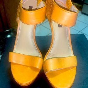 Rachel Zoe high heels in color mustard a bit of scratches but in good condition.